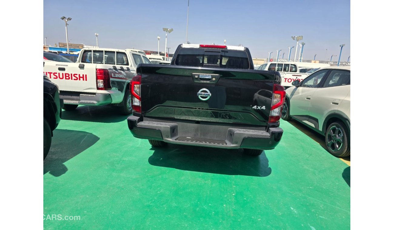 نيسان نافارا 2.5L PETROL FULL OPTION 4X4 M/T 2023