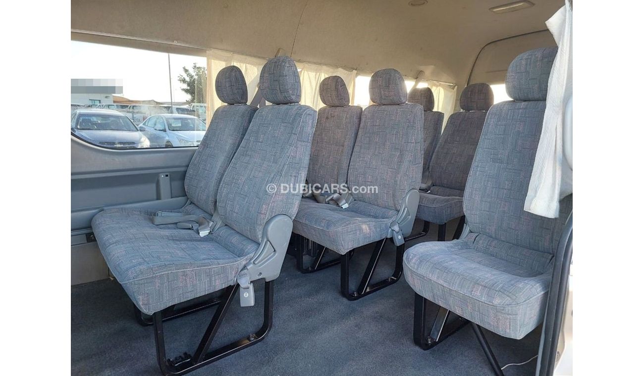 تويوتا هاياس TOYOTA HIACE COMMUTER VAN RIGHT HAND DRIVE(PM01634)