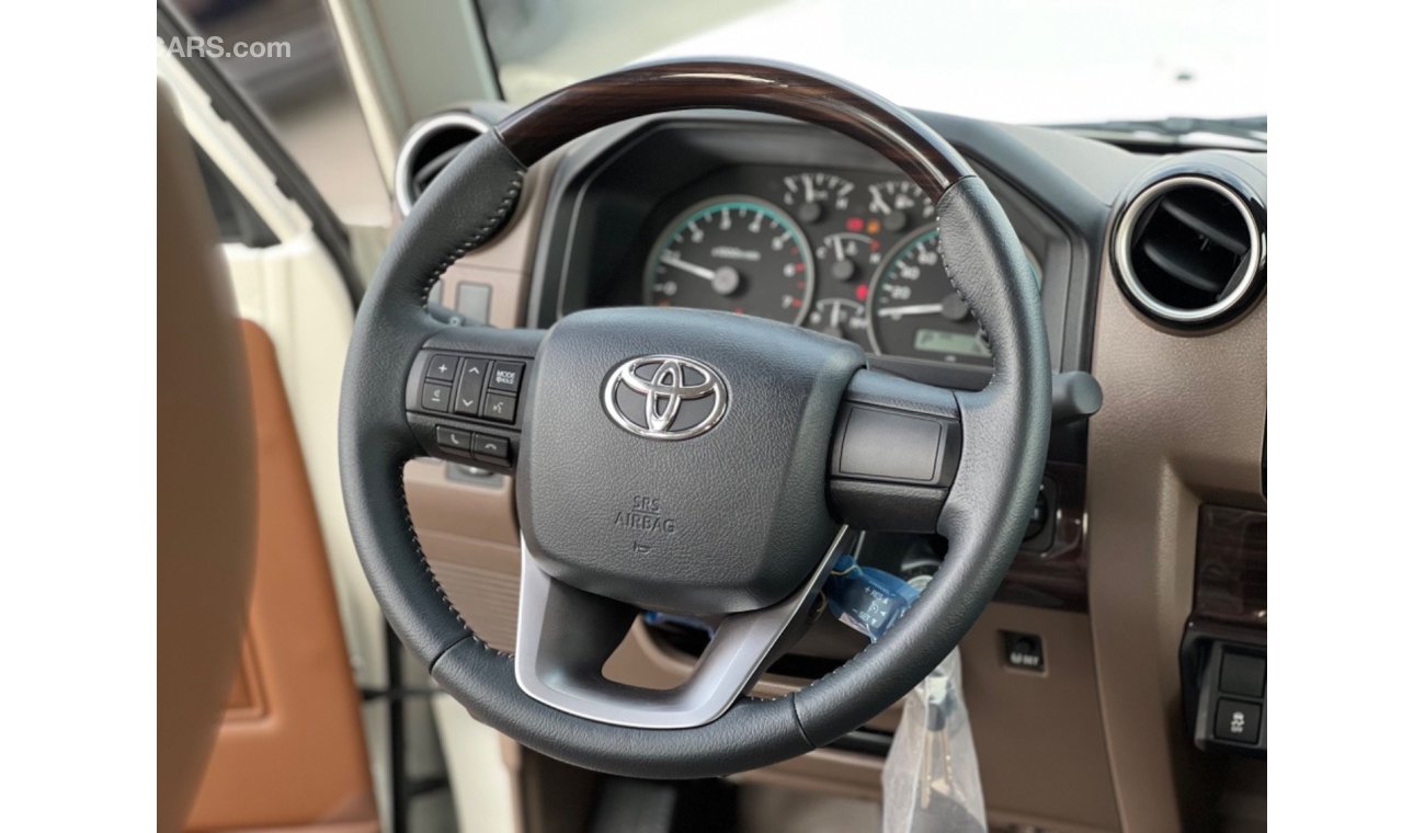 تويوتا لاند كروزر بيك آب TOYOTA LAND CRUISER 79 DOUBLE CAB PIKCUP LX-Z V6 4.0L PETROL 4WD