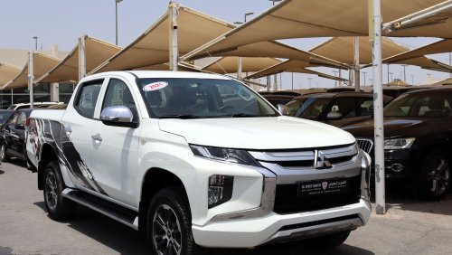 Mitsubishi L200 GLX ACCIDENTS FREE - GCC - 4WD - ORIGINAL PAINT - FULL OPTION - CAR IS IN PERFECT CONDITION INSIDE O