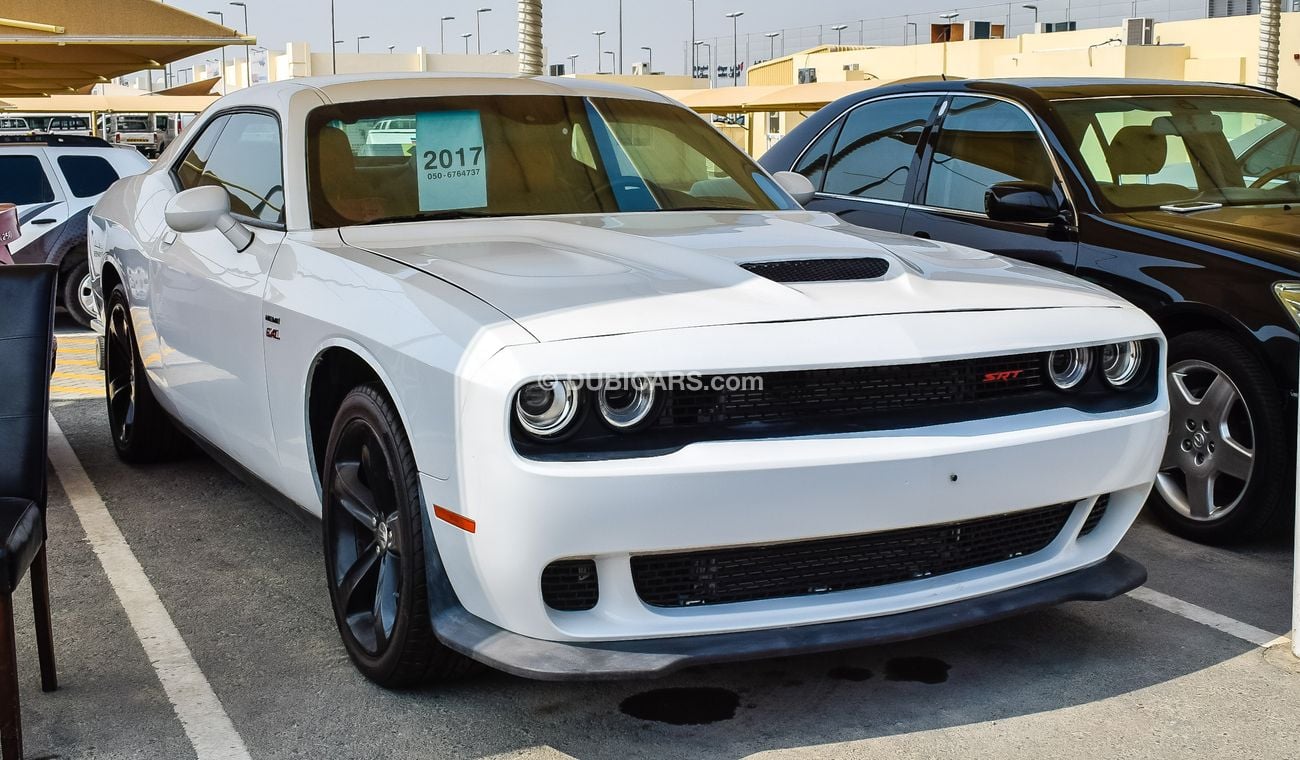 Used Dodge Challenger SRT 6.4L Hemi 2017 for sale in Sharjah - 264039