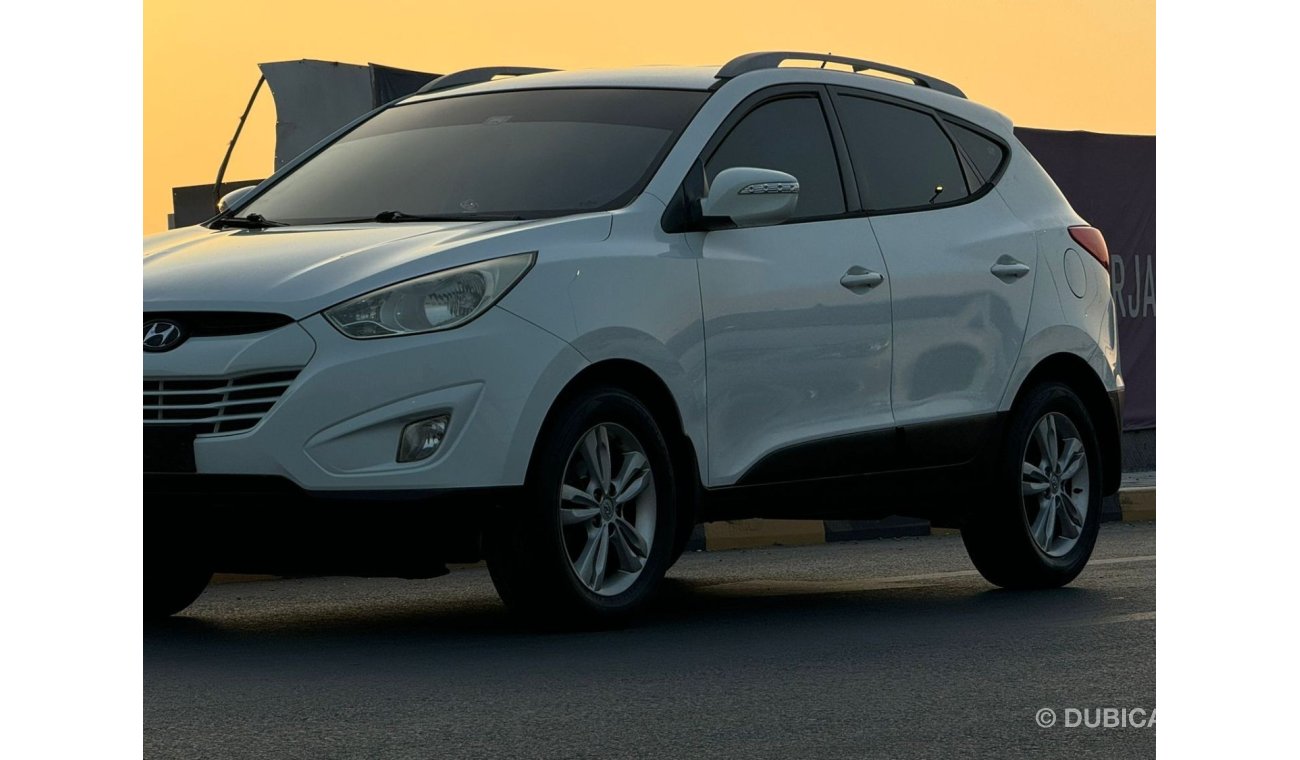 Hyundai Tucson GLS 2.0L In excellent condition and requires no expenses