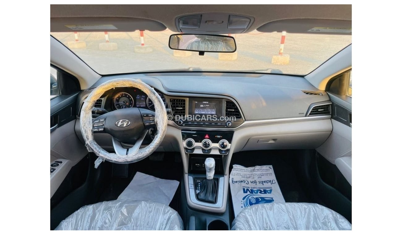 Hyundai Elantra Base