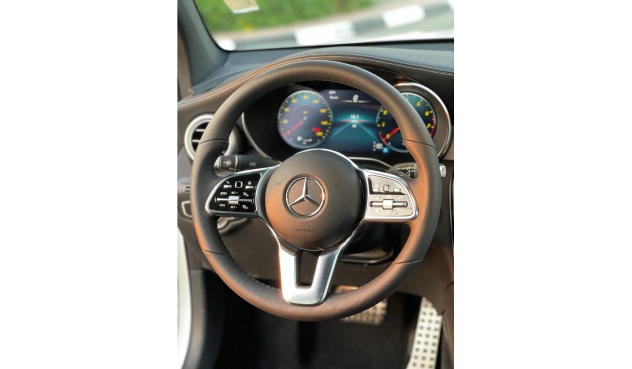 Mercedes-Benz GLC 300 Mercedes-Benz GLC 300 turbocharged 2.0-liter four-cylinder engine