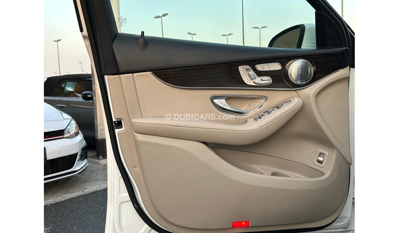 مرسيدس بنز GLC 300 Mercedes GLC 300 _American_2018_Excellent Condition _Full option