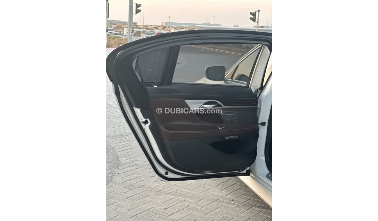 بي أم دبليو 740Li Exclusive 3.0L (335 HP) MODEL 2016 GCC CAR PERFECT CONDITION FULL OPTION PANORAMIC ROOF LEATHER SEAT