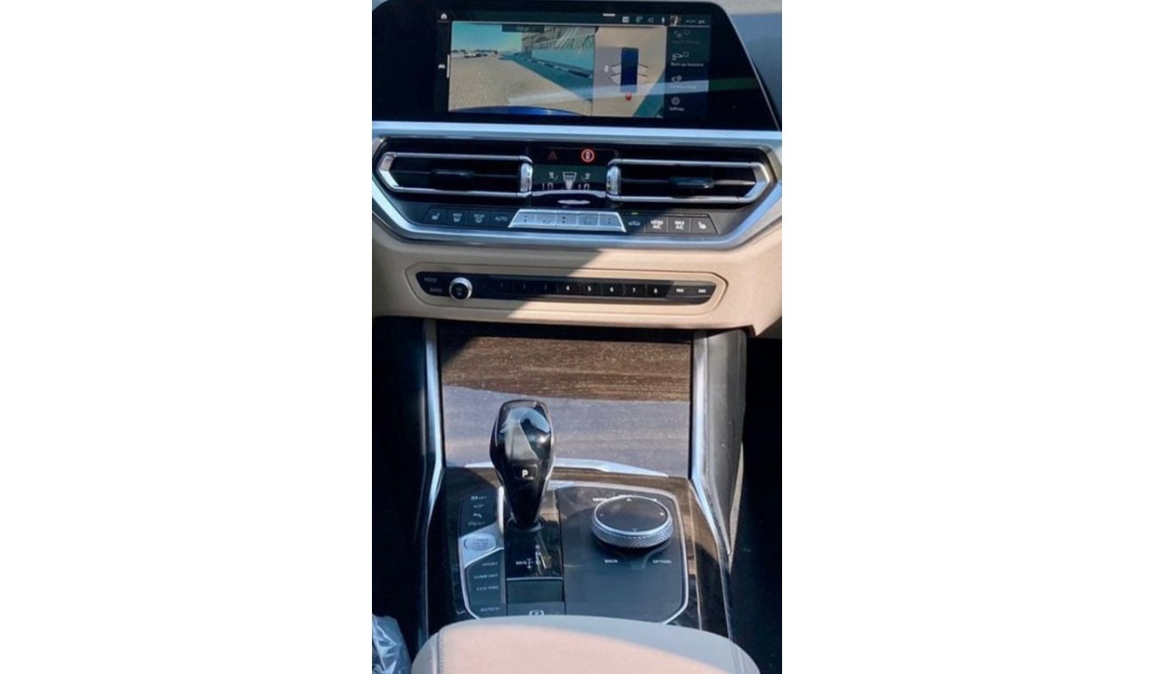 BMW 330i X drive exclusive very low km