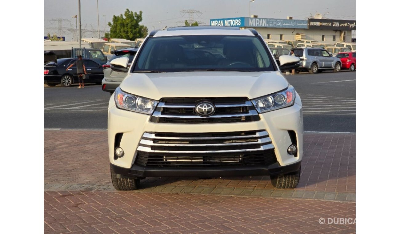 Toyota Highlander SE sport Addition full option sunroof and original leather seats