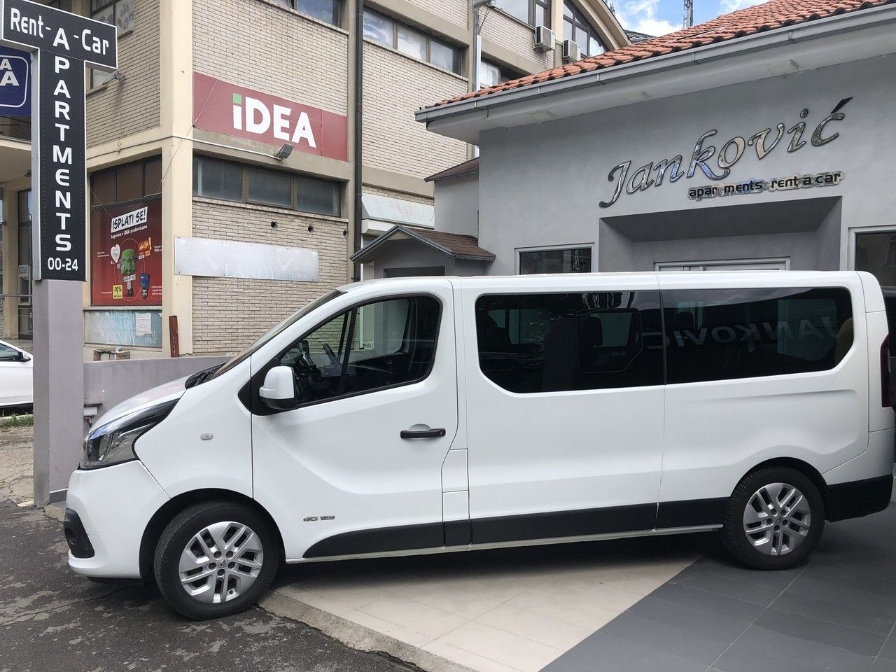 Renault Trafic exterior - Side Profile