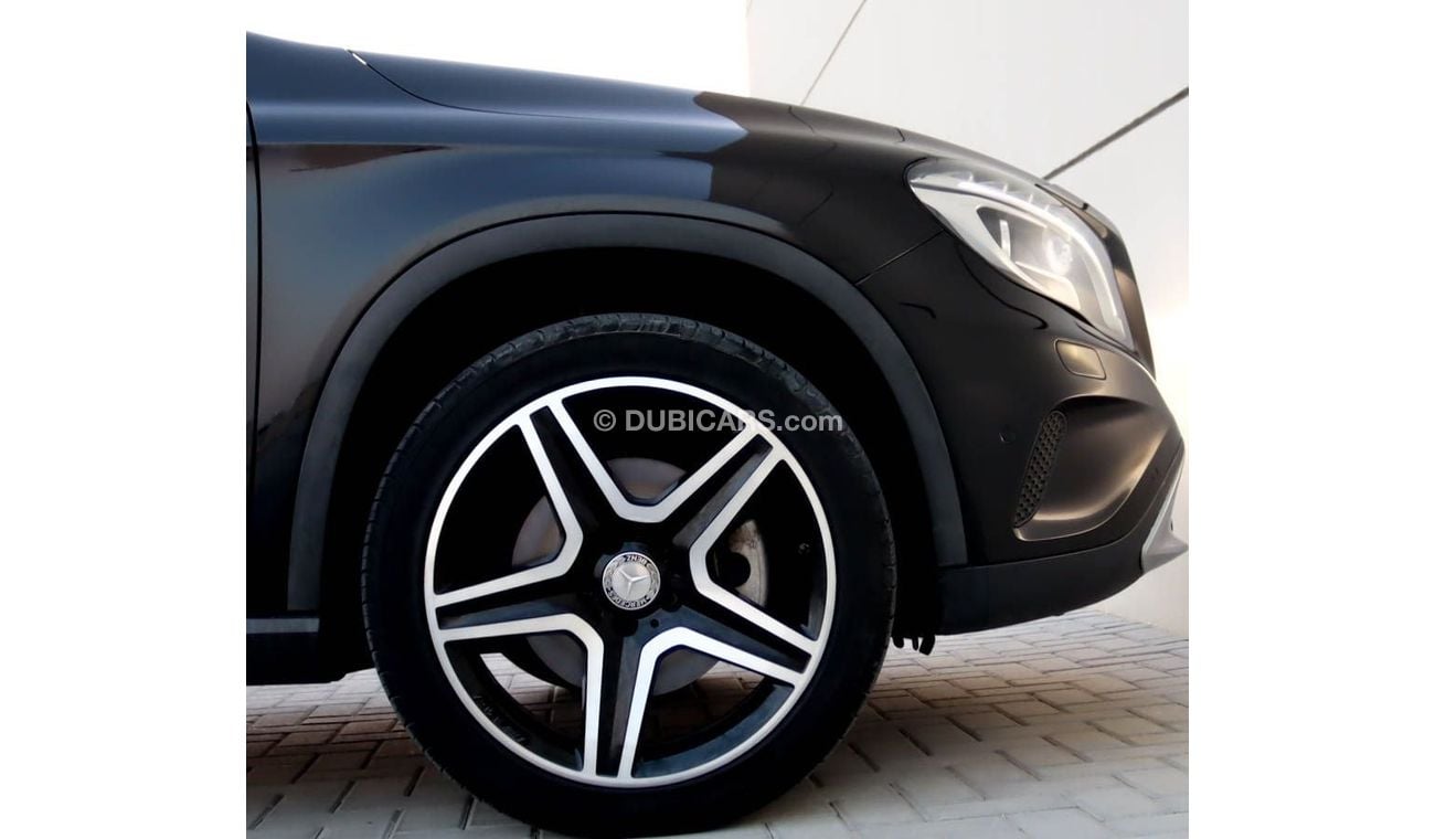 مرسيدس بنز GLA 250 Std 2.0L (211 HP) Mercedes gla 250 2.0L 2015 GCC accident free in excellent condition