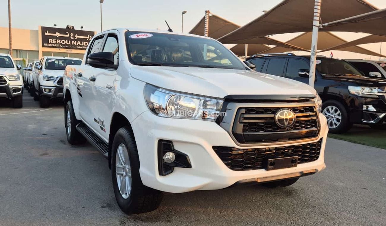 تويوتا هيلوكس S GLX 2.8L 4WD M/T Toyota Hilux 2022 V4 2.8L diesel manual clean car without accident without paint 