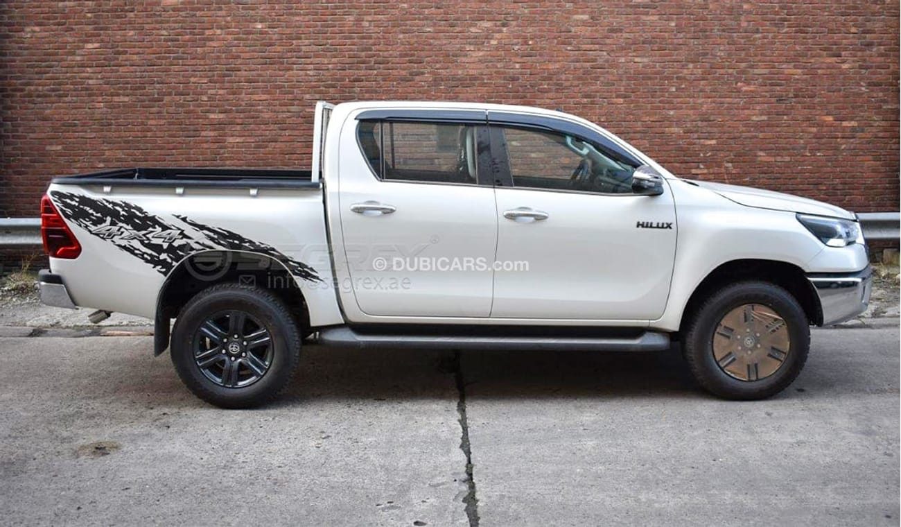 Toyota Hilux TOYOTA HILUX SR5 2.7L PETROL 4WD M/T 2022