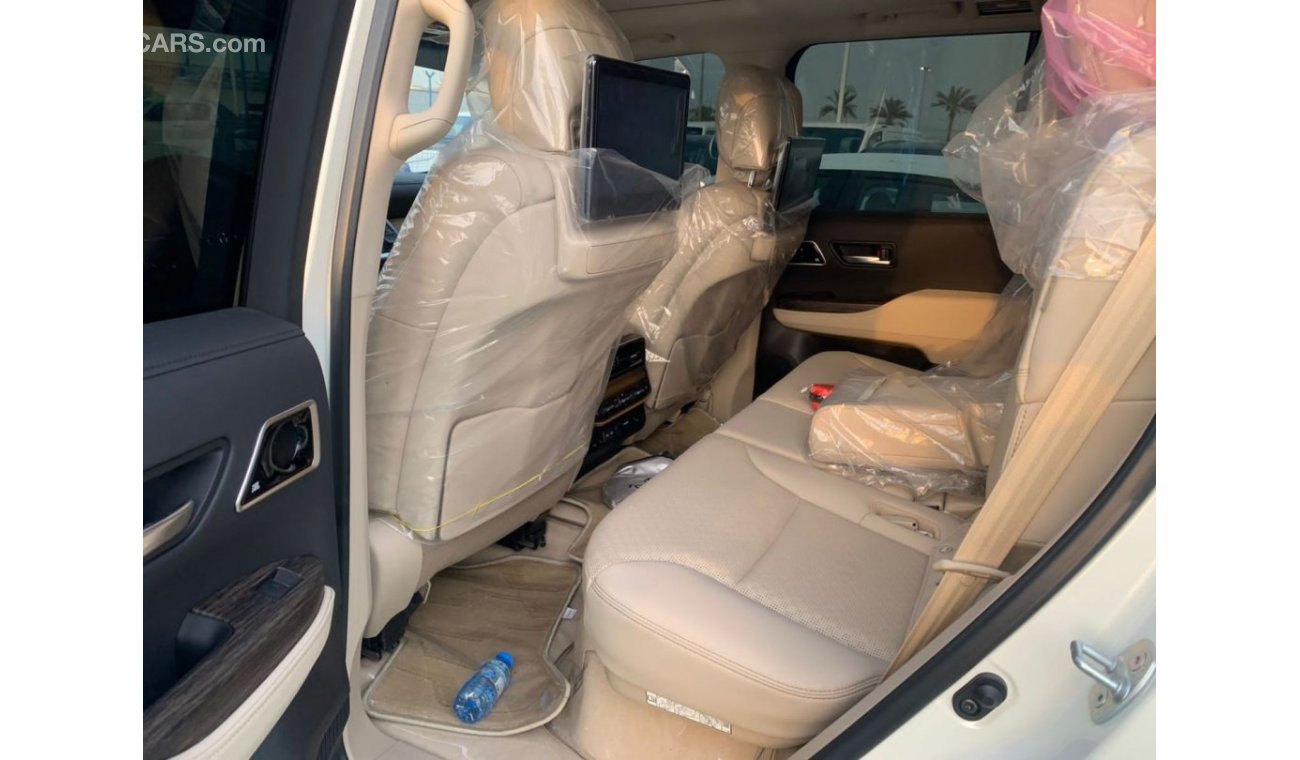 تويوتا لاند كروزر 2023 TOYOTA LAND CRUISER LC300 4.0L VXR WHITE - BEIGE AUTOMATIC FULL OPTION