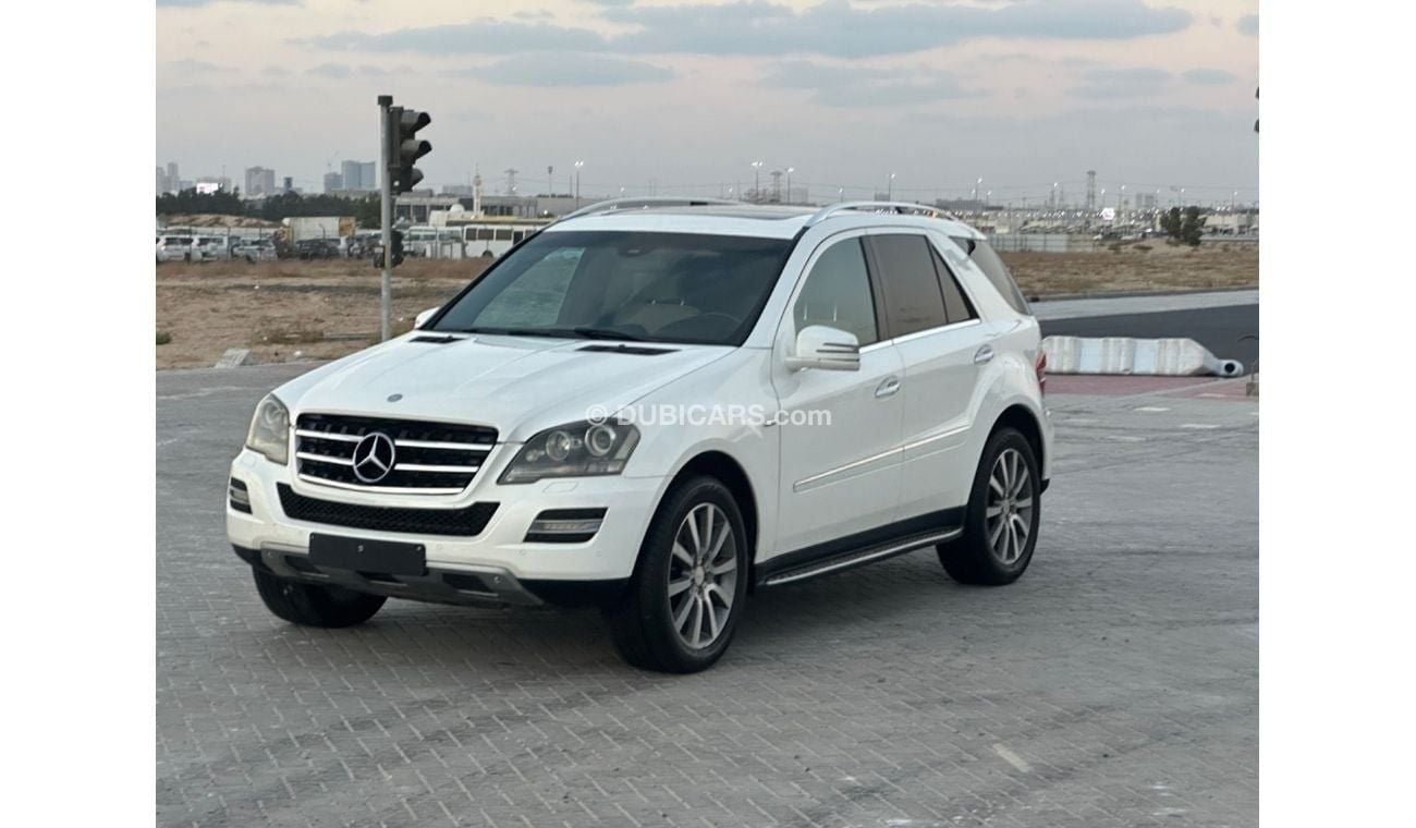 Mercedes-Benz ML 500 MODEL 2011GCC CAR PERFECT CONDITION INSIDE AND OUTSIDE FULL OPTION PANORAMIC ROOF