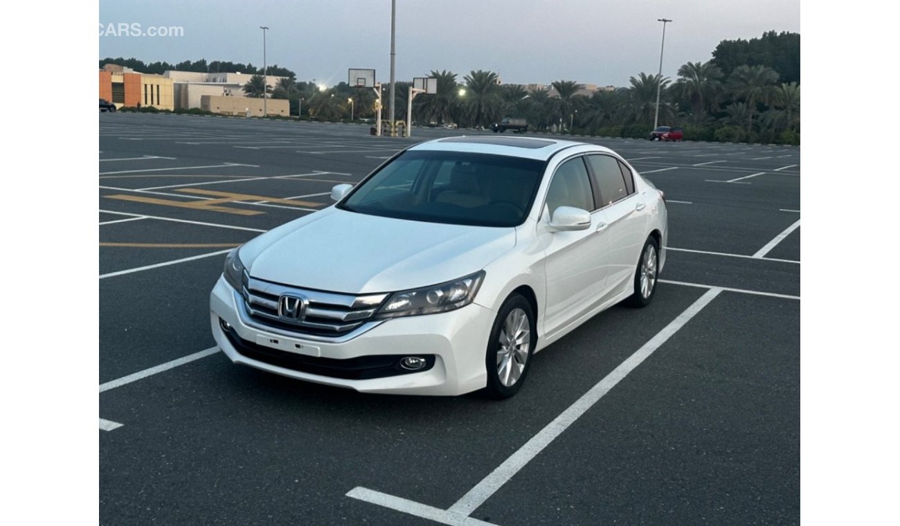 Honda Accord Sport MODEL 2016 GCC CAR PERFECT CONDITION INSIDE AND OUTSIDE FULL OPTION SUN ROOF  SCREEN FULL ELEC