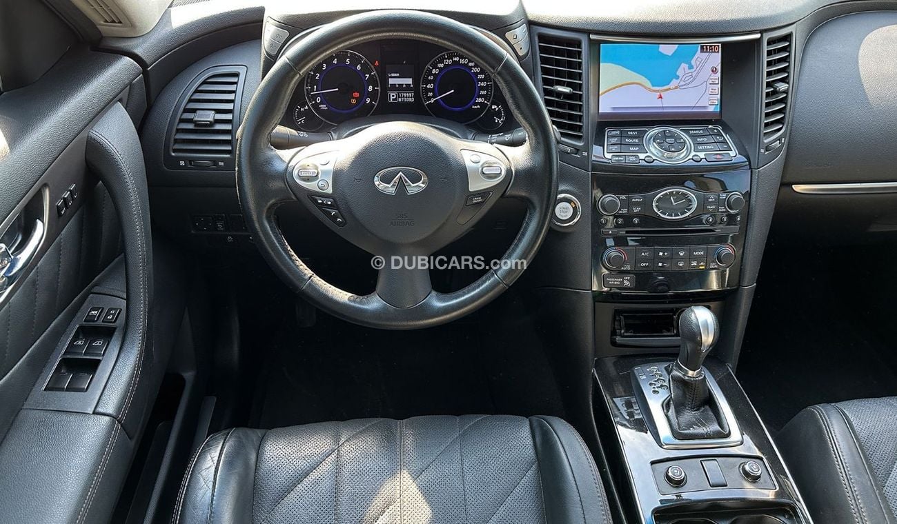 إنفينيتي QX70 Luxury 2019 GCC 3.7L V6 Full Service History