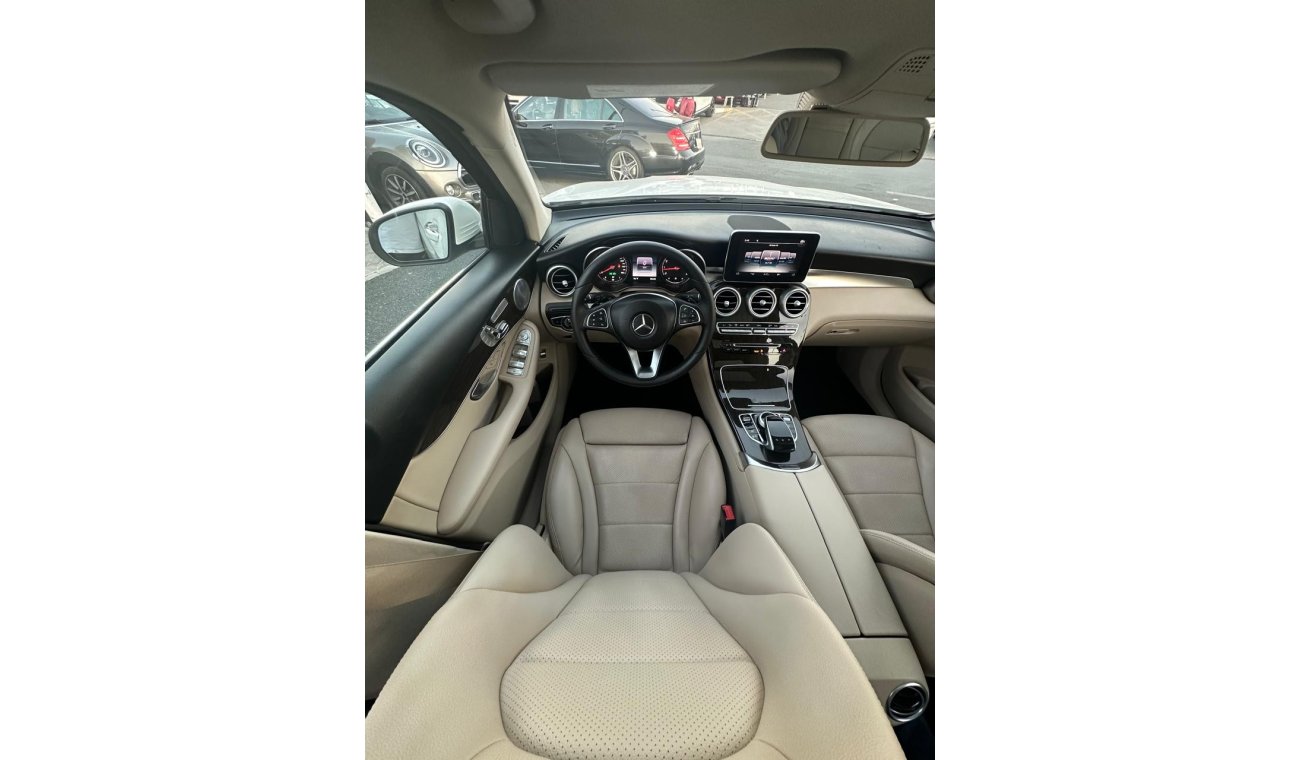 مرسيدس بنز GLC 300 35 Mercedes GLC 300 KIT AMG_American_2018_Excellent Condition _Full option