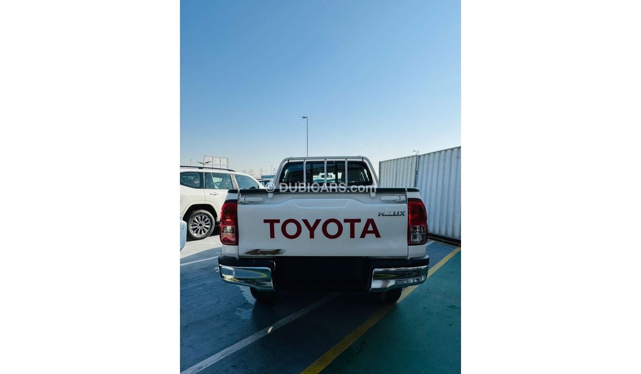 Toyota Hilux TOYOTA HILUX 2.7L PETROL BASIC OPTION WHITE 2025