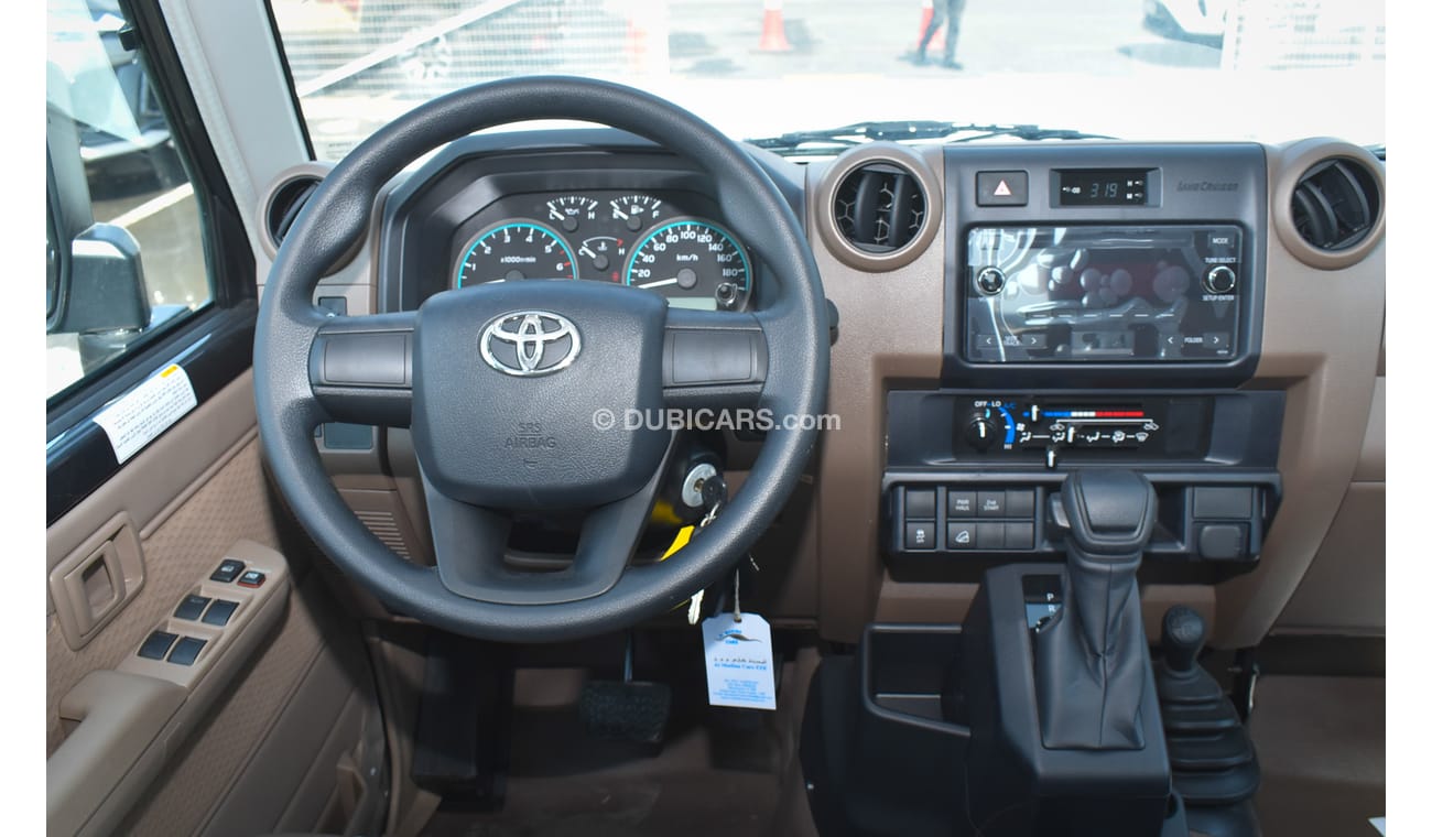 تويوتا لاند كروزر بيك آب 4.0L Double Cabin A/T