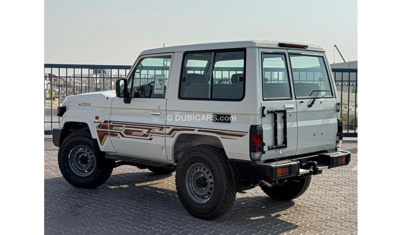 تويوتا لاند كروزر هارد توب 2024 Toyota LC71 4.0 Hard Top - أبيض من الداخل رمادي مزرق | للتصدير فقط