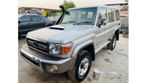 تويوتا لاند كروزر هارد توب Toyota Landcruiser hard top 5 door diesel engine model 2009 car very clean and good condition