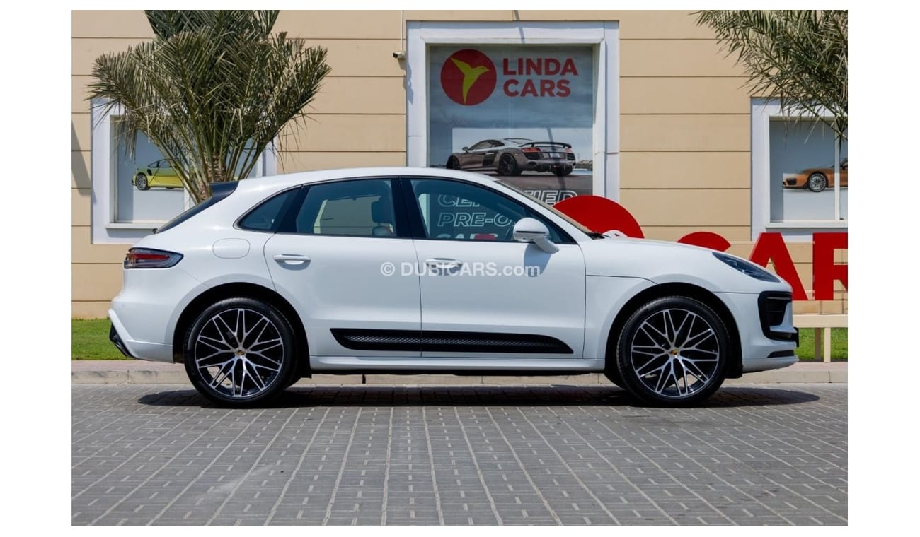 Porsche Macan Porsche Macan 2023 GCC under Agency Warranty with Flexible Down-Payment.