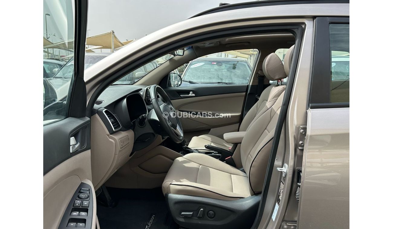 Hyundai Tucson Basic Panorama ACCIDENTS FREE - GCC - FULL OPTION - ENGINE 1600 CC - PANORAMIC SUNROOF