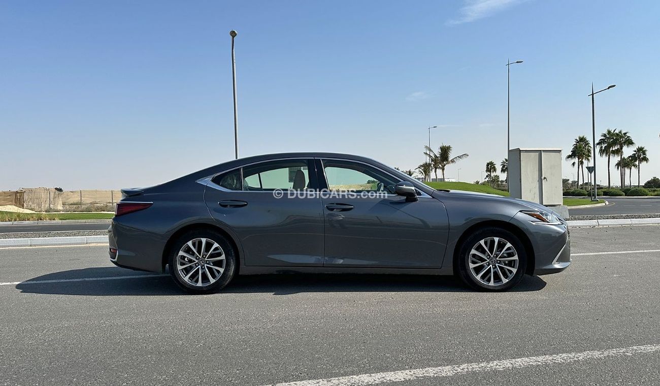 لكزس ES300h Hybrid 2.5L 4 Cylinders 2023 American Specs Low Mileage