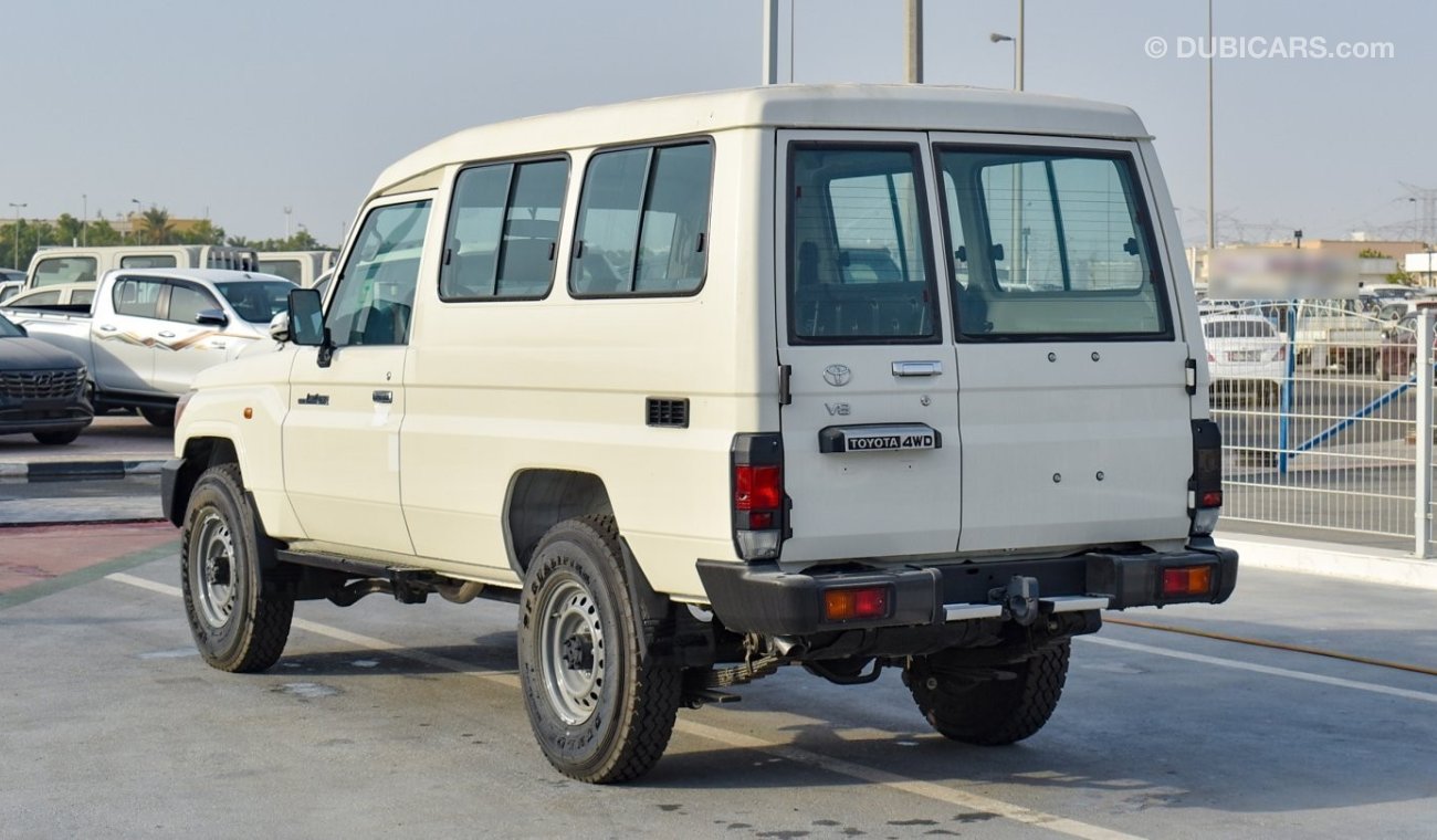 تويوتا لاند كروزر هارد توب LC78 - 4.5l - Manual - New Shape - 13 Seater - Central Lock - Automatic Windows - 4wd