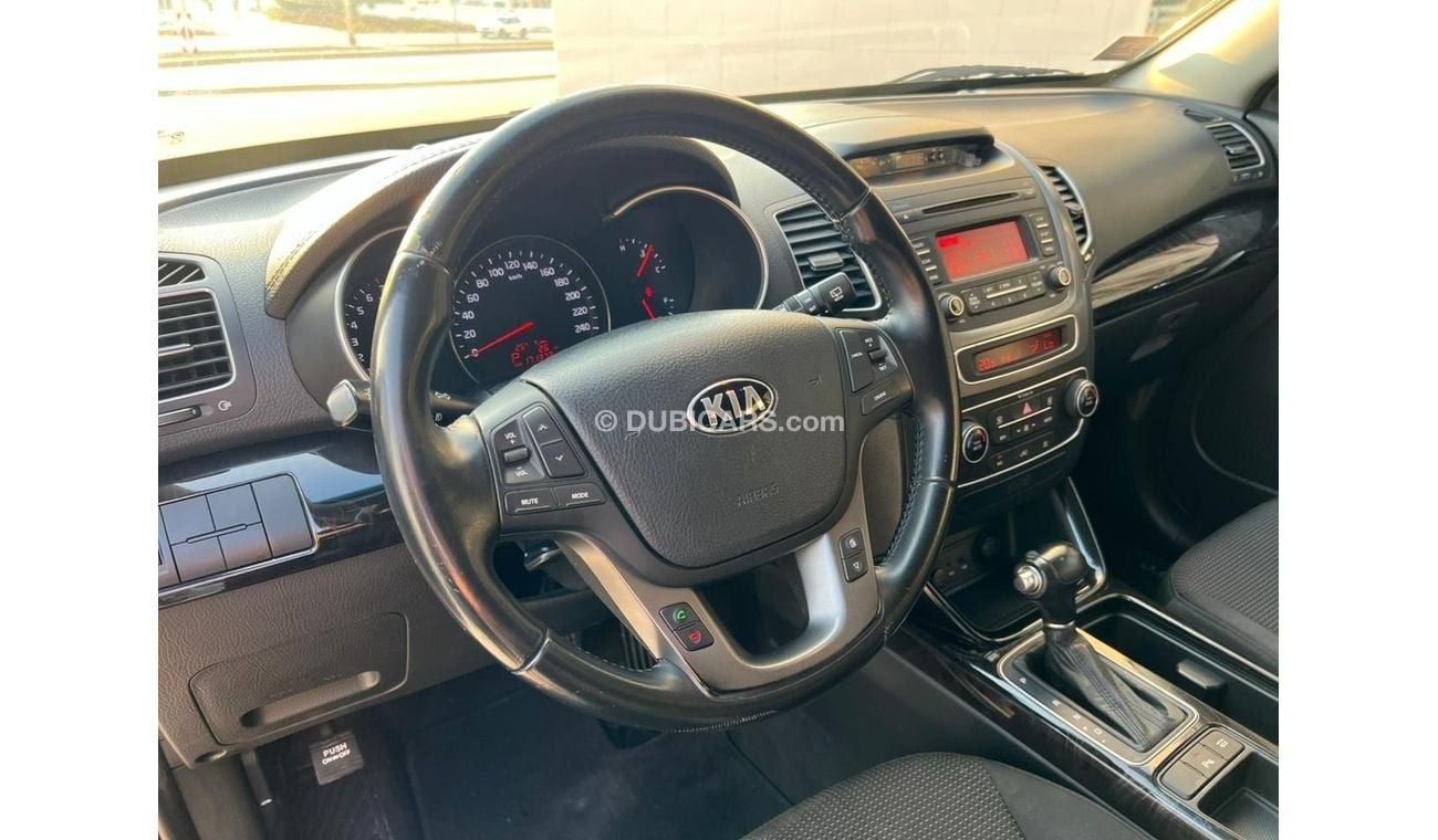 كيا سورينتو Base 2.4L AWD KIA SORENTO GCC 7 SEAT ORGINAL PAINT MODEL / 2014