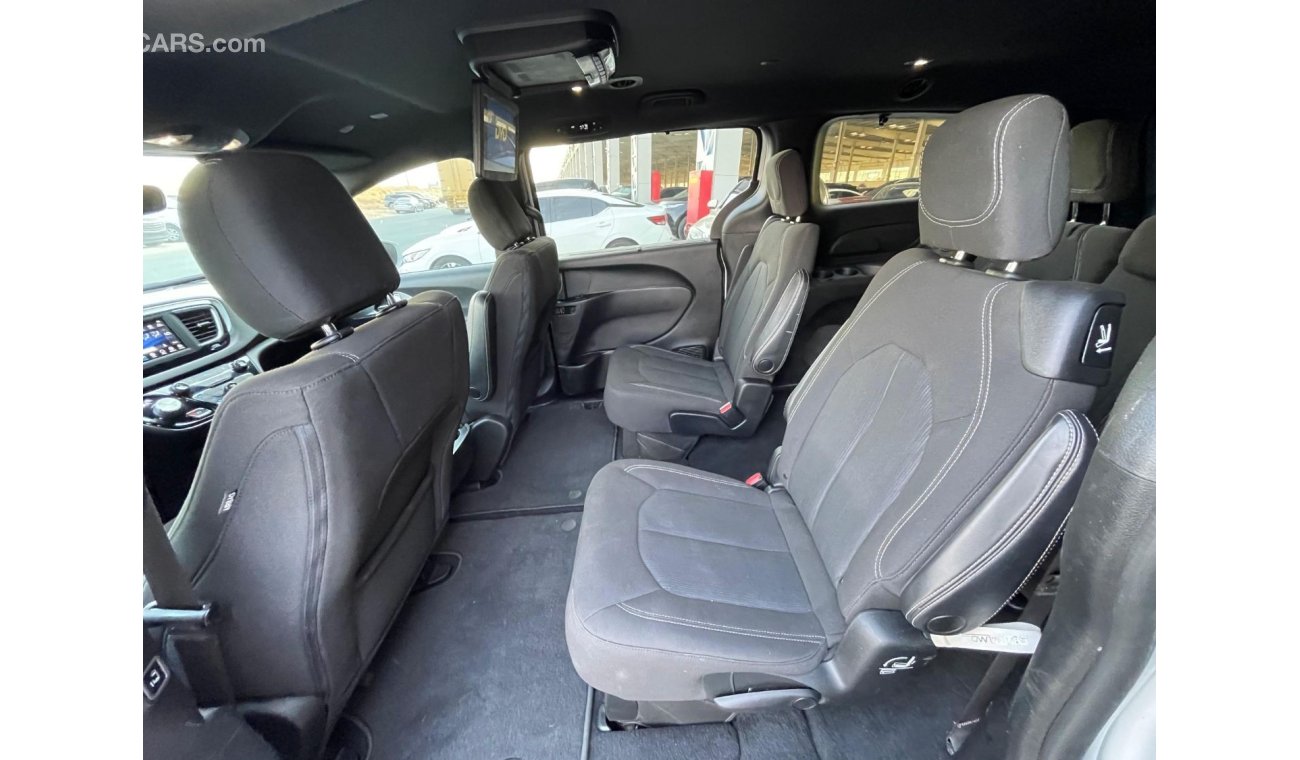 Chrysler Pacifica Touring L Pacifica Touring (S) / 7 Seats / 3.6L V6 / 2020/ Very Luxurious Car