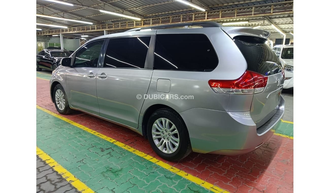 Toyota Sienna Top