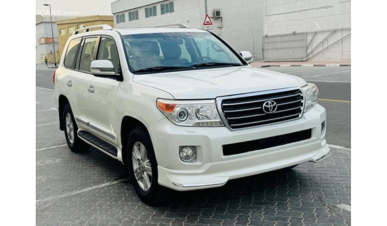 Toyota Land Cruiser GXR Toyota Land Cruiser 2015 original ship v6 full option LHD