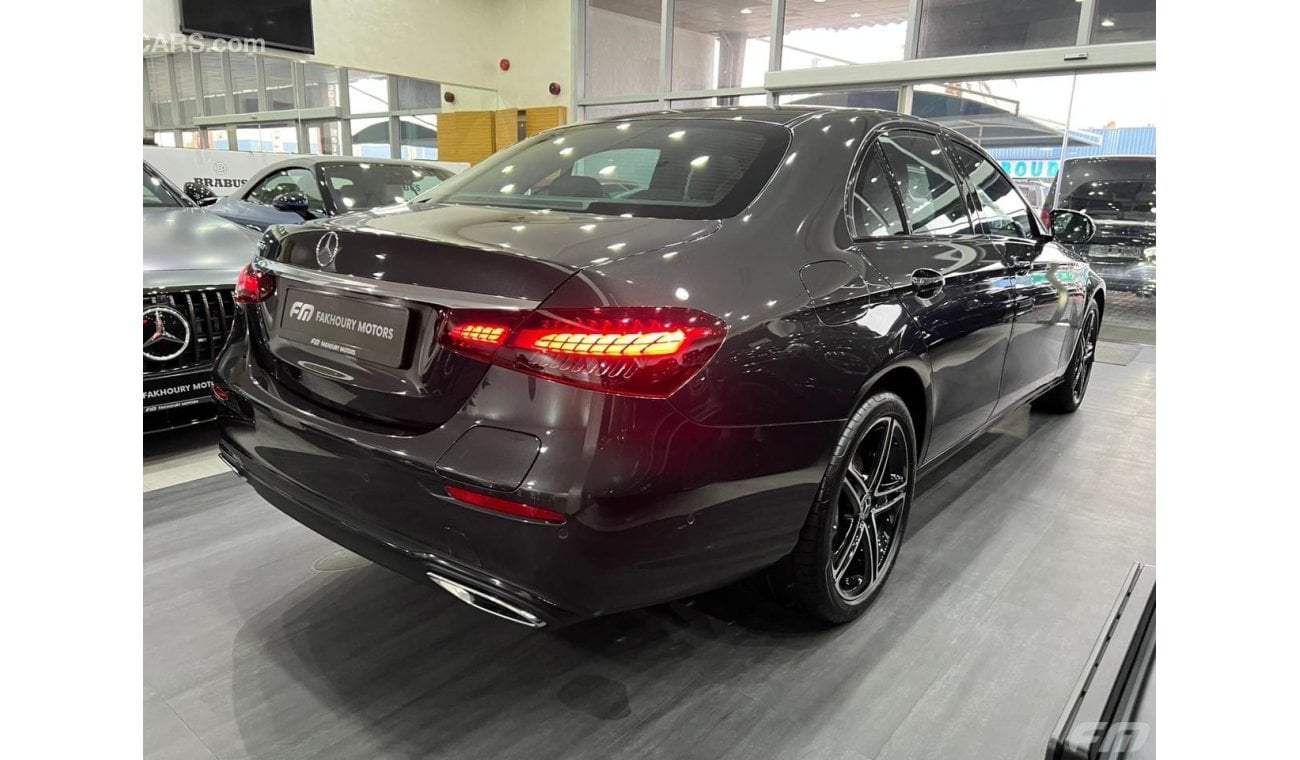 مرسيدس بنز E300 HYBRID, ALMOST BRAND NEW - IN IT'S EXCELLENT CONDITION!!!