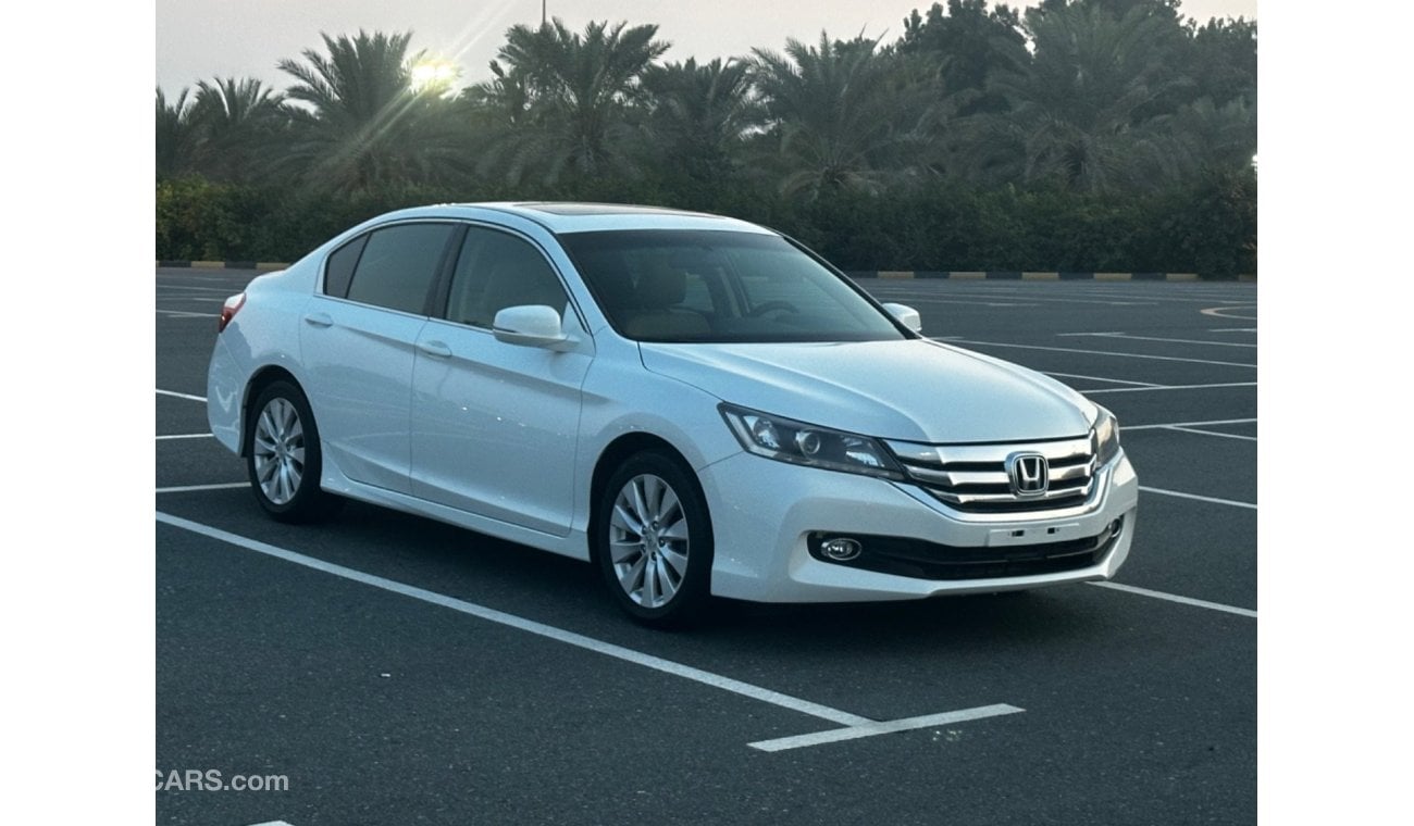 Honda Accord Sport MODEL 2016 GCC CAR PERFECT CONDITION INSIDE AND OUTSIDE FULL OPTION SUN ROOF  SCREEN FULL ELEC