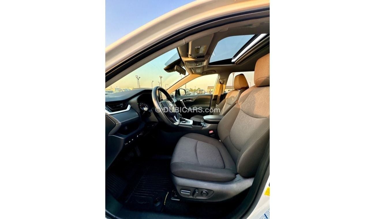 Toyota RAV4 2022 HYBRID LIMITED SUNROOF FULL OPTION CLEAN TITLE UAE PASS