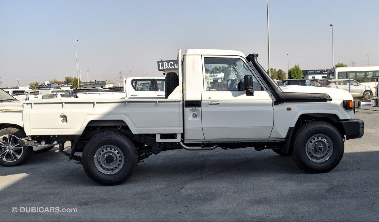 تويوتا لاند كروزر بيك آب 2.8L Basic-A/T Diesel