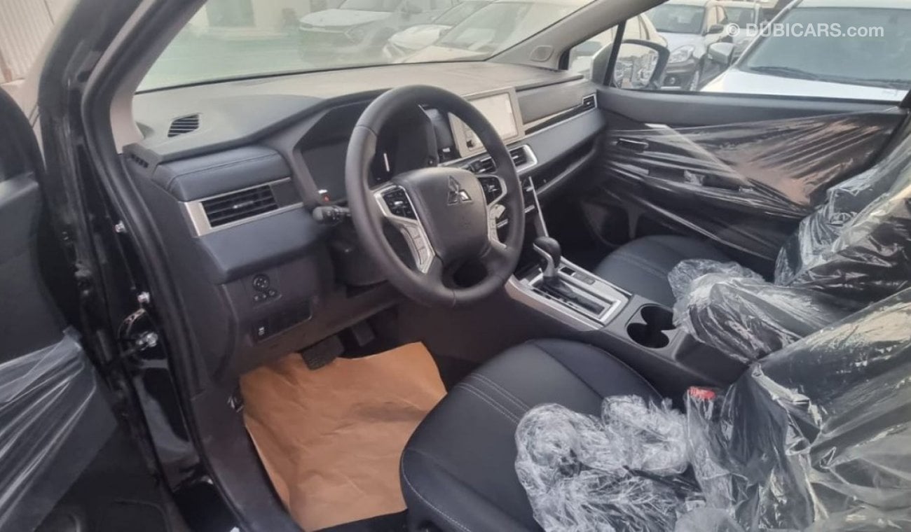 Mitsubishi Xpander 1.5   cross full option