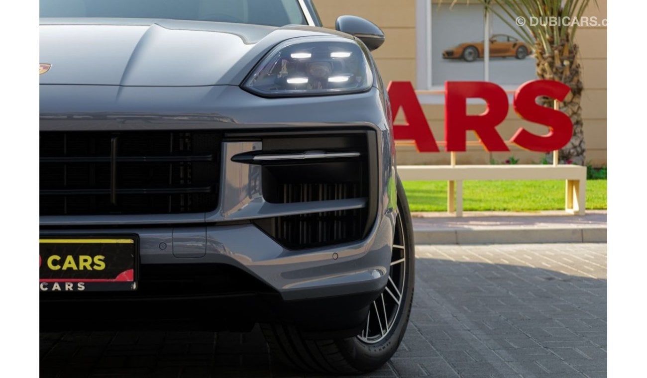 بورش كايان Porsche Cayenne 2024 GCC under Agency Warranty with Flexible Down-Payment.