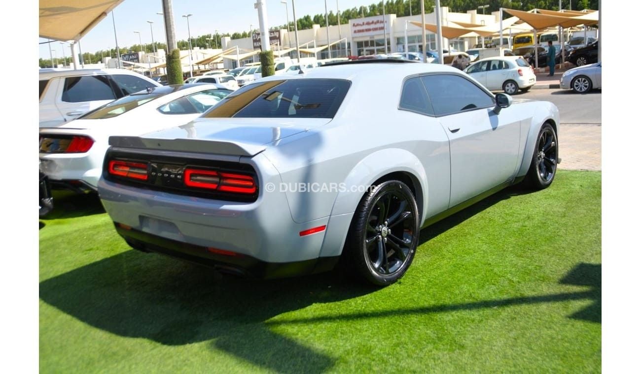 Dodge Challenger SXT Plus 3.6L