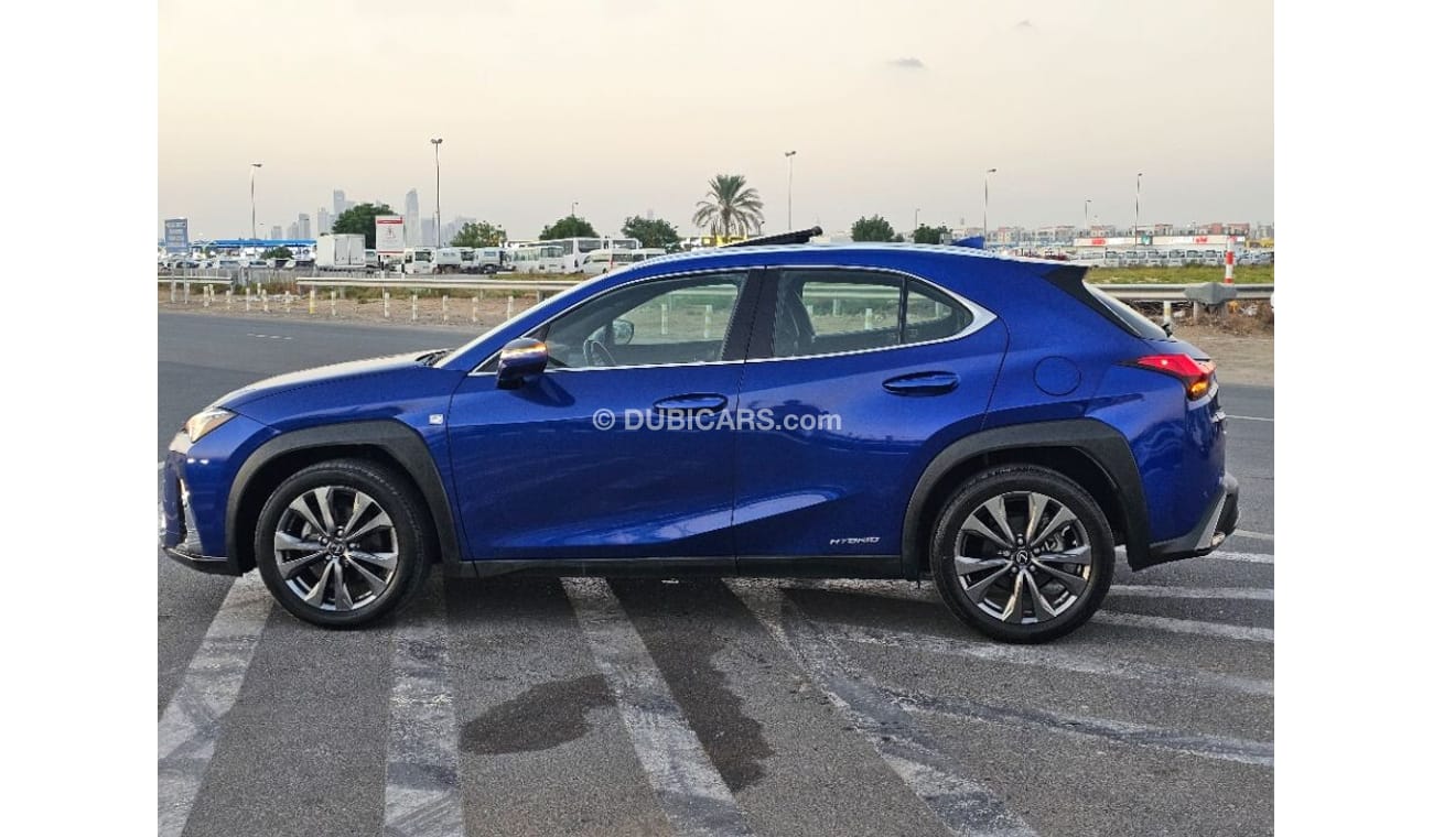 لكزس UX 250h F sport Hybrid engine, AWD, Sunroof, parking sensors