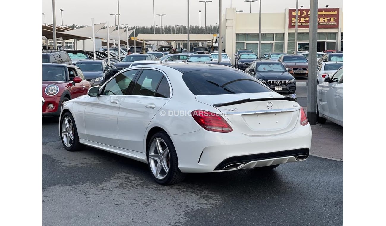 مرسيدس بنز C 300 لاكجري