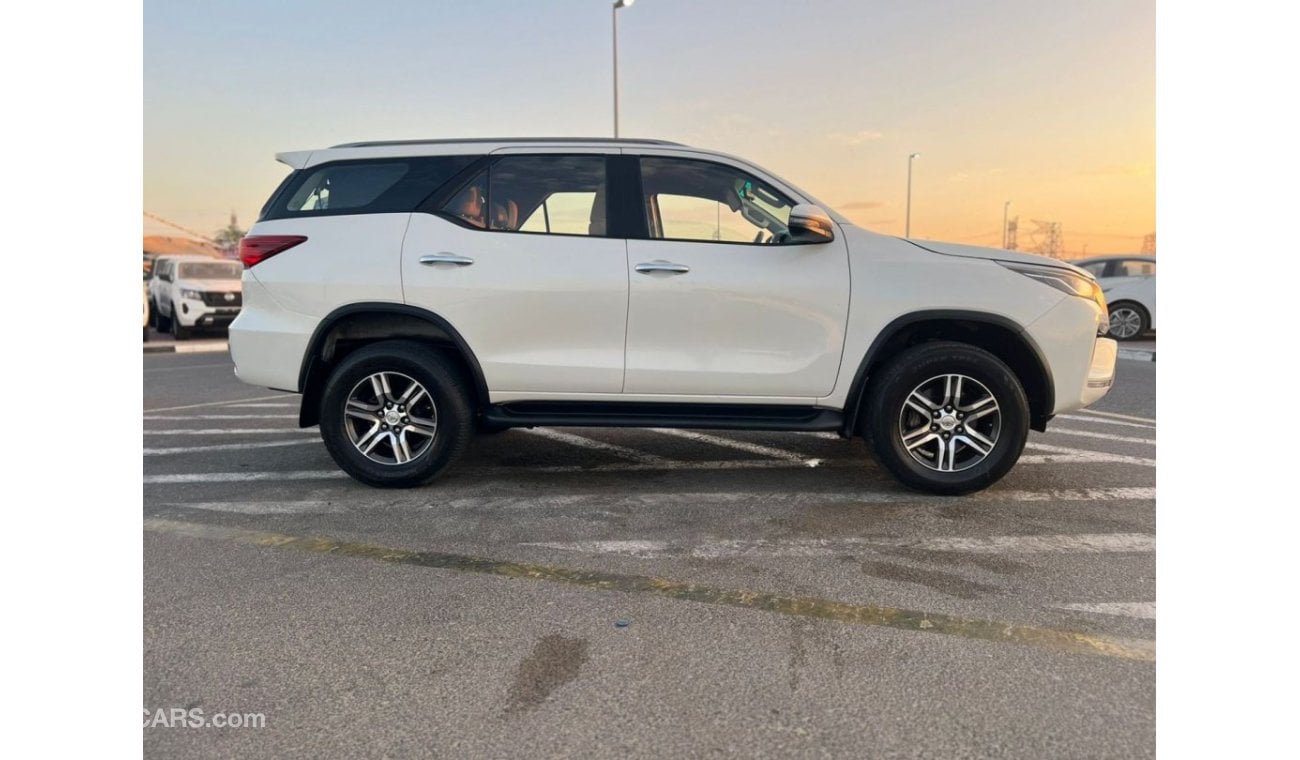 تويوتا فورتونر 2021 TOYOTA FORTUNER V4 2.7L - 4X4  GCC -7 seater + VERY CLEAN & GOOD CONDITION