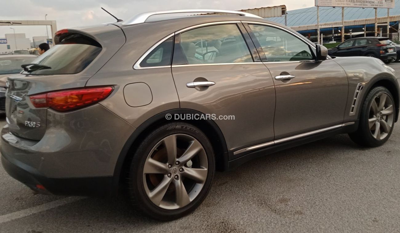 Infiniti FX50 V8 5.0L Full Option