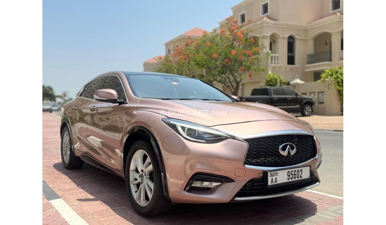 إنفينيتي Q 30 بريميوم