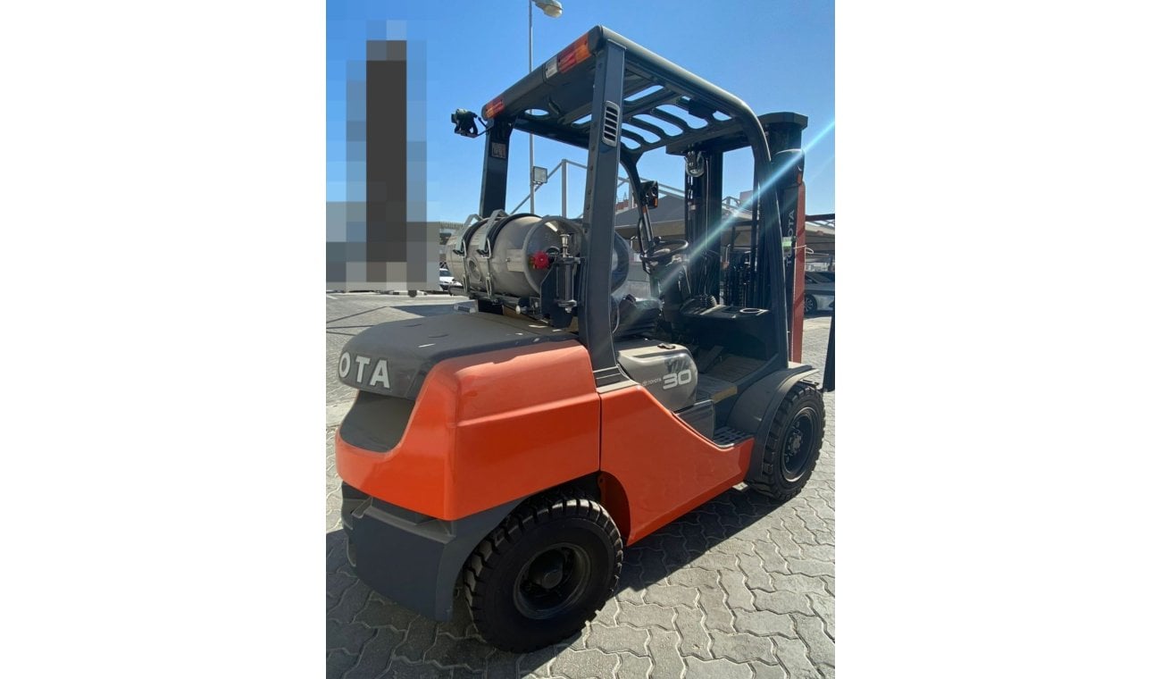 Toyota Fork lift TOYOTA FORLIFT 3.0 TON PETROL/LPG