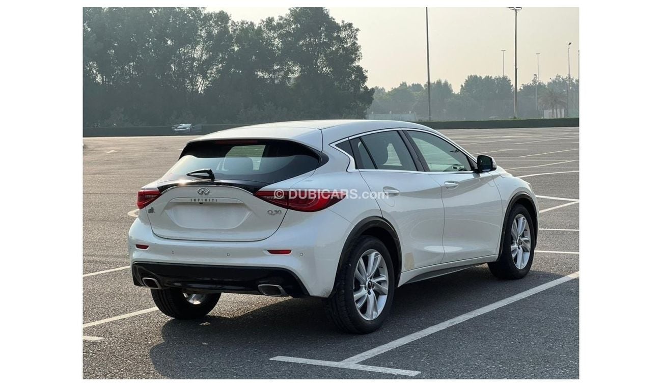 Infiniti Q30 Comfort