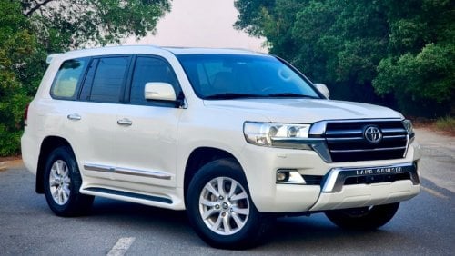 Toyota Land Cruiser 2016 GXR V8 Diesel Engine Full Option Very Clean Condition snd perfect condition