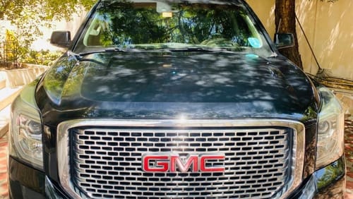 GMC Yukon Denali 6.2L (8 Seater)