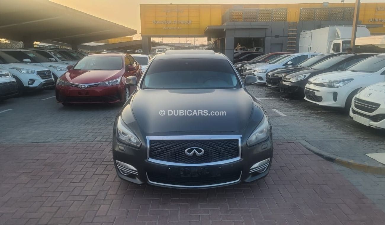 Infiniti Q70 Luxe 3.7L